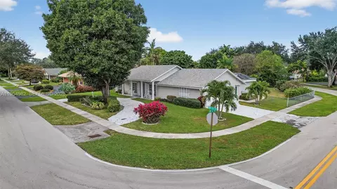 7141 SW 7th St, Plantation, FL 33317