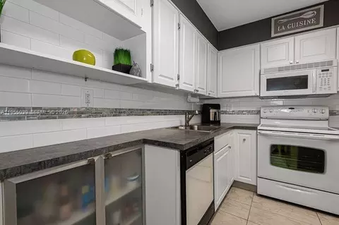 17800 Atlantic Blvd #203, Sunny Isles Beach, FL 33160