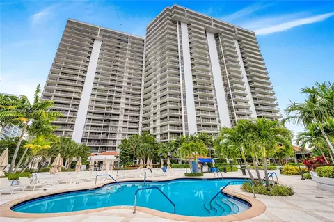 20281 E Country Club Dr #210, Aventura, FL 33180