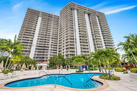 20281 E Country Club Dr #210, Aventura, FL 33180