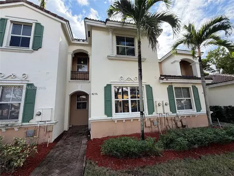 4256 NE 9th St, Homestead, FL 33033