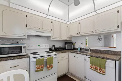 2998 NW 48th Ter #424, Lauderdale Lakes, FL 33313