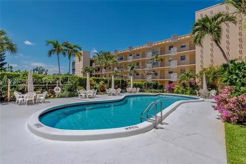 2145 Pierce St #326, Hollywood, FL 33020