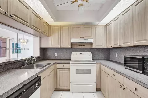900 SW 128th Ave #103D, Pembroke Pines, FL 33027
