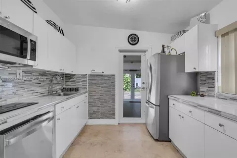 13800 NW 2nd Ave, North Miami, FL 33168