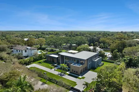 View/Area - 5900 SW 129th Ter, Pinecrest, FL 33156 photo 3 of 9