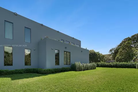 Exterior - 5900 SW 129th Ter, Pinecrest, FL 33156 photo 5 of 15