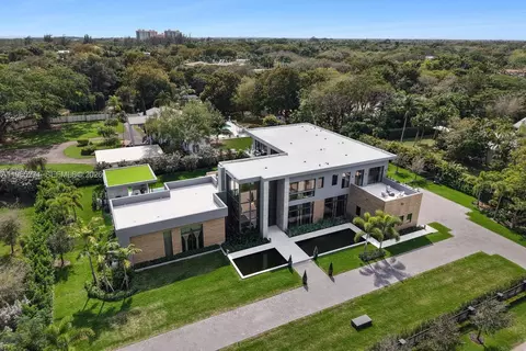 View/Area - 5900 SW 129th Ter, Pinecrest, FL 33156 photo 4 of 9