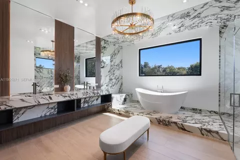 Bath - 5900 SW 129th Ter, Pinecrest, FL 33156 photo 6 of 11