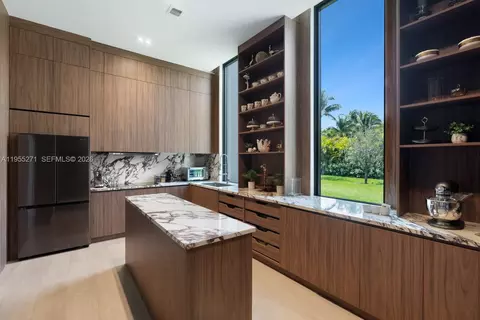 Kitchen - 5900 SW 129th Ter, Pinecrest, FL 33156 photo 7 of 7