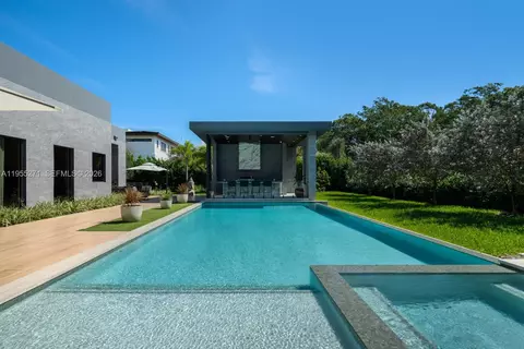 Exterior - 5900 SW 129th Ter, Pinecrest, FL 33156 photo 10 of 15