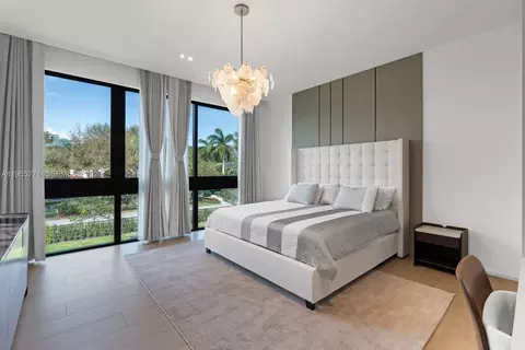 Bedroom - 5900 SW 129th Ter, Pinecrest, FL 33156 photo 3 of 9