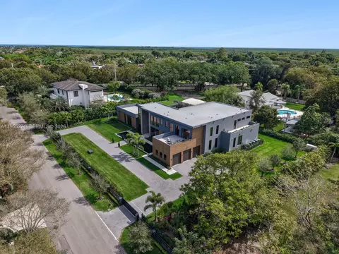 View/Area - 5900 SW 129th Ter, Pinecrest, FL 33156 photo 5 of 9