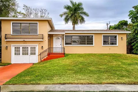 1419 Crest Dr, Lake Worth, FL 33461