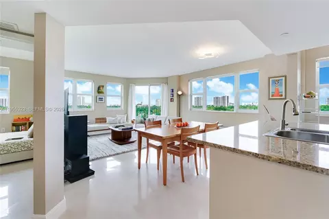 19900 E Country Club Dr #702, Aventura, FL 33180
