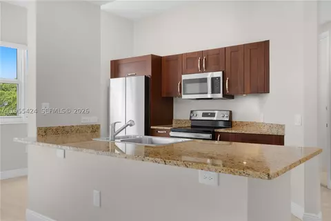 20000 E Country Club Dr #402, Aventura, FL 33180