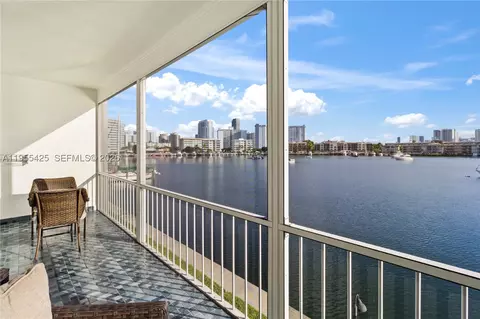 2200 Diana Dr #205, Hallandale Beach, FL 33009
