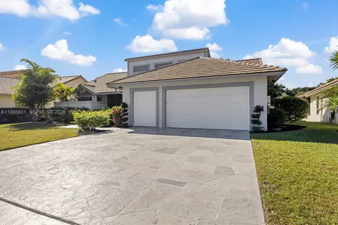 10122 Canoe Brook Cir, Boca Raton, FL 33498