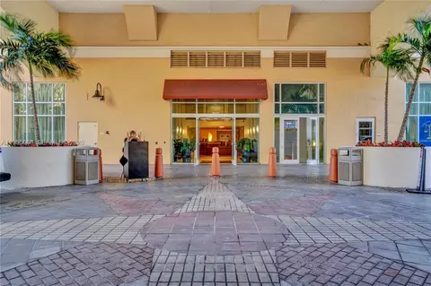 7350 SW 89th St #1402S, Miami, FL 33156