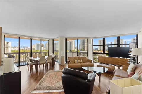 1000 W Island Blvd #1209, Aventura, FL 33160