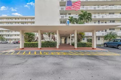 3020 Marcos Dr #S109, Aventura, FL 33160