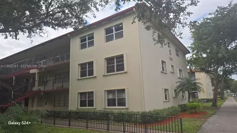 13300 SW 1st St #114-O, Pembroke Pines, FL 33027