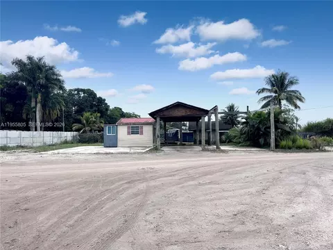 18701 Sheridan St, Southwest Ranches, FL 33332