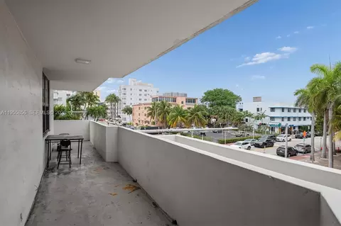 4301 Collins Ave #202, Miami Beach, FL 33140