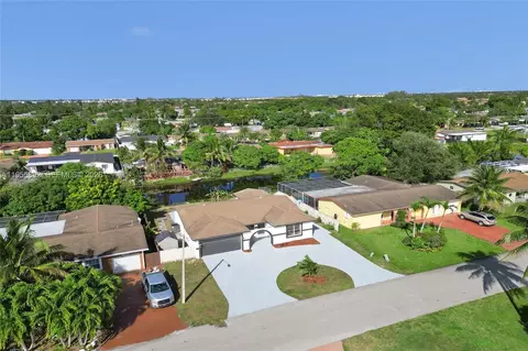8649 W Long Acre Dr, Miramar, FL 33025