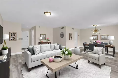 17901 NW 68th Ave #T206, Hialeah, FL 33015