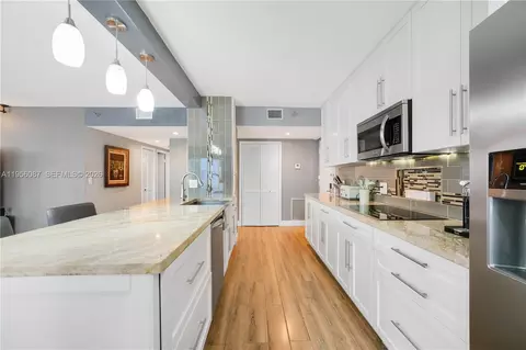 3850 Washington St #702, Hollywood, FL 33021