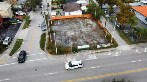 705 NW 18th Pl, Miami, FL 33125