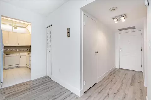 3625 N Country Club Dr #901, Aventura, FL 33180