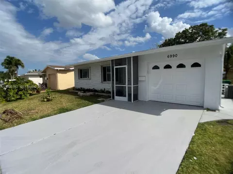 6990 NW 17th St, Margate, FL 33063