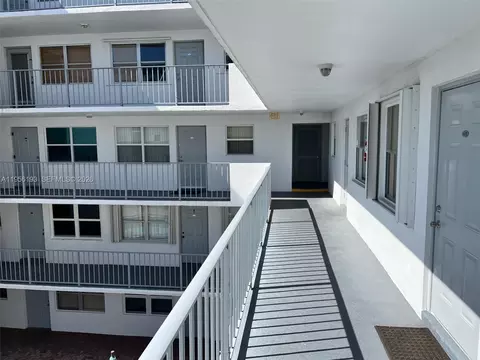 1720 Jefferson St #410, Hollywood, FL 33020