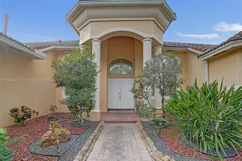 2024 NW 139th Ter, Pembroke Pines, FL 33028