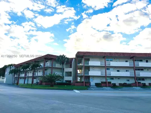 411 S Hollybrook Dr #305, Pembroke Pines, FL 33025