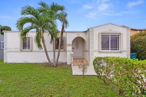 830 NW 74th St, Miami, FL 33150
