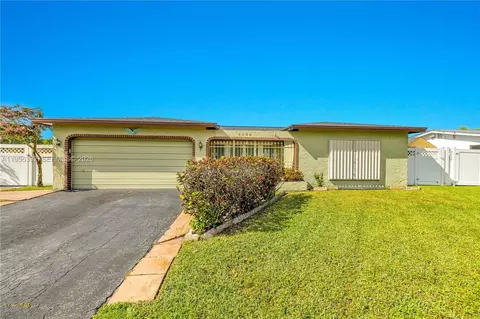 1102 NW 89th Ter, Pembroke Pines, FL 33024
