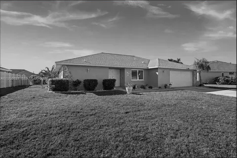 250 SW 37th Ter, Cape Coral, FL 33914