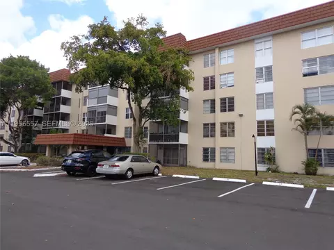 4172 Inverrary Dr #110, Lauderhill, FL 33319