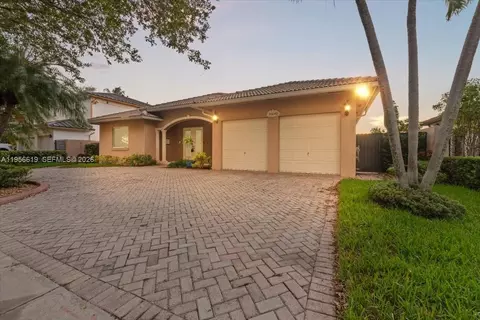 Exterior - 16640 NW 86th Ct, Miami Lakes, FL 33016 photo 2 of 2