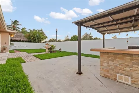 Exterior - 16640 NW 86th Ct, Miami Lakes, FL 33016 photo 1 of 2