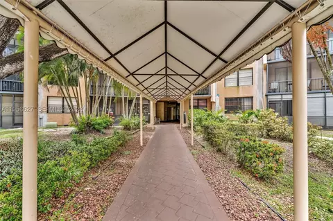 3800 N Hills Dr #312, Hollywood, FL 33021