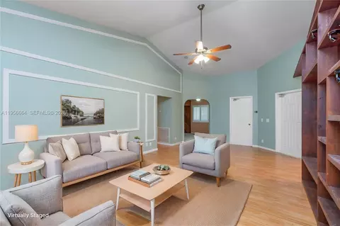 9360 S Chelsea Dr S, Plantation, FL 33324