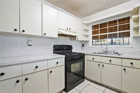 Kitchen - 3880 E 8th Ln, Hialeah, FL 33013 photo 3 of 3
