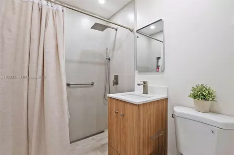 Bath - 3880 E 8th Ln, Hialeah, FL 33013 photo 1 of 2