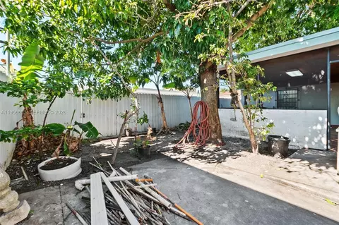 Exterior - 3880 E 8th Ln, Hialeah, FL 33013 photo 2 of 3
