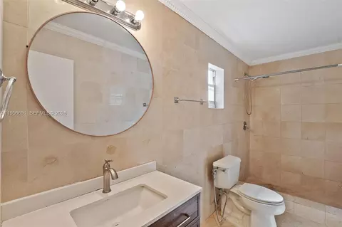 Bath - 3880 E 8th Ln, Hialeah, FL 33013 photo 2 of 2