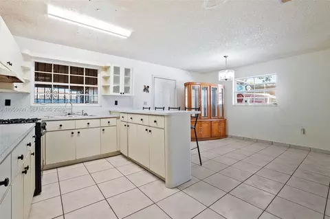 Kitchen - 3880 E 8th Ln, Hialeah, FL 33013 photo 2 of 3